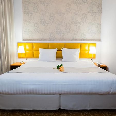 Best Western Hotel Lev Or I Bukarest Eksteriør billede