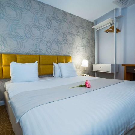 Best Western Hotel Lev Or I Bukarest Eksteriør billede