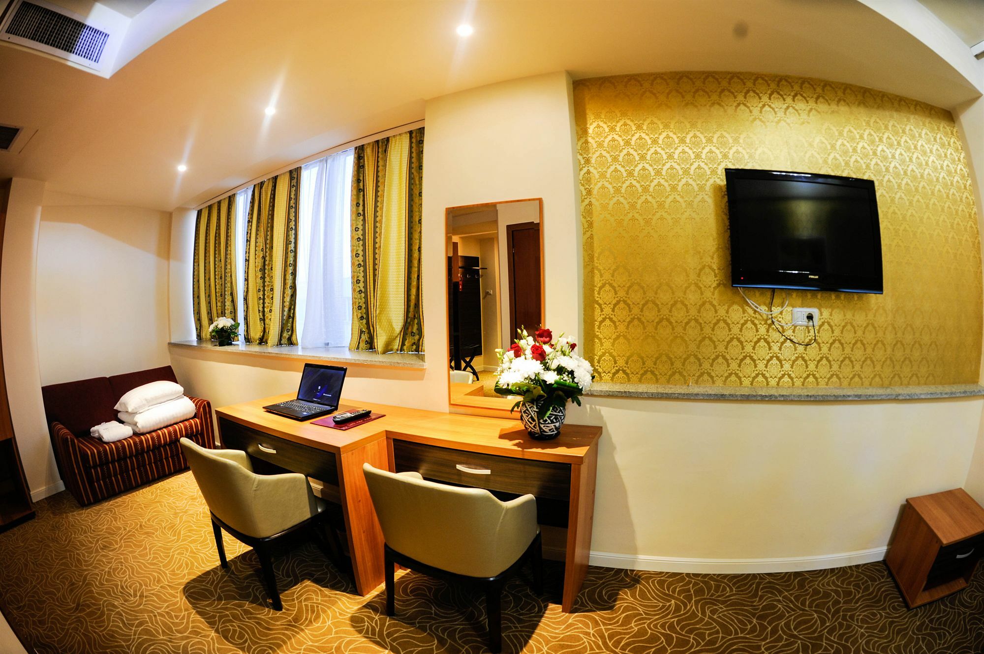 Best Western Hotel Lev Or I Bukarest Eksteriør billede